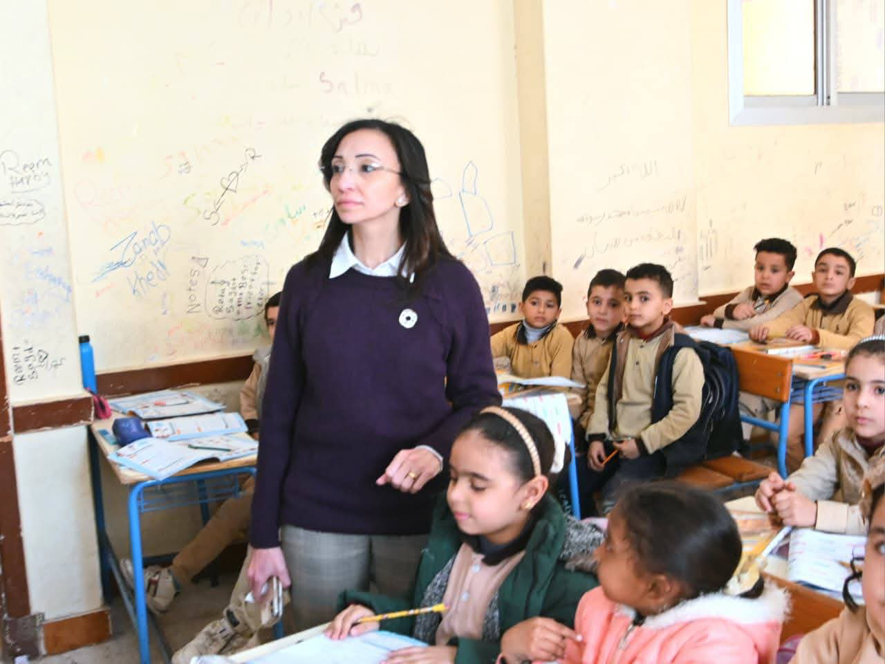 خلال زيارة مفاجئة.. محافظ البحيرة تُقيل مديرة مدرسة بقراقص وتُحيل المقصرين للتحقيق